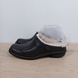 UGG Black Leather Shearling Lined Slip-On Clogs with Cozy Interior 848